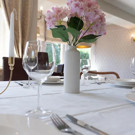 Villa Golden - Luxury Near Krakow Wegrzce